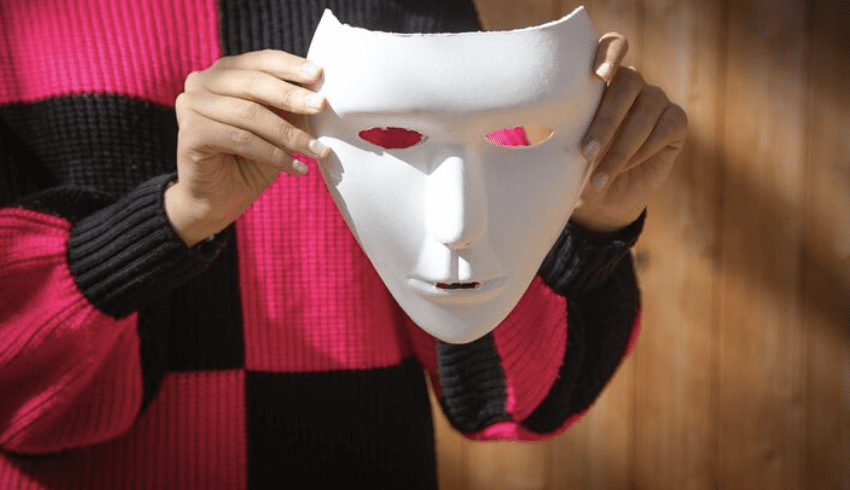 Falsa identidade é crime formal consumado com a simples atribuição, sem necessidade de resultado ou vantagem, conforme decisão do STJ (Tema 1255).