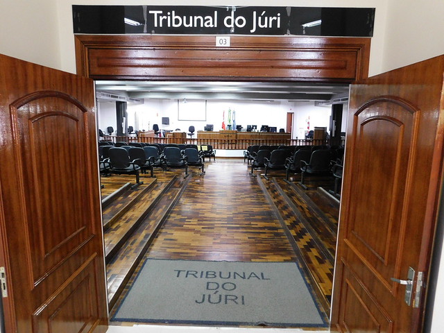 Tribunal do Júri: pronúncia, condenação e limites probatórios extrajudiciais. STJ veda decisão baseada só em prova inquisitorial.