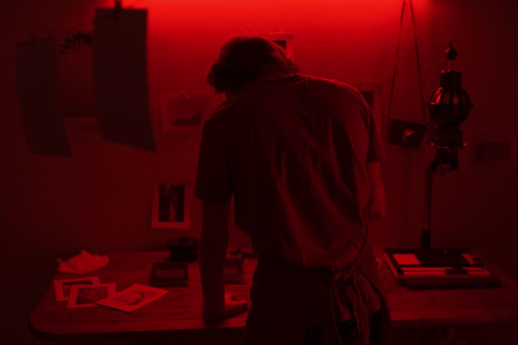 Reconhecimento irregular de pessoa não basta para condenação penal: STJ exige provas independentes.