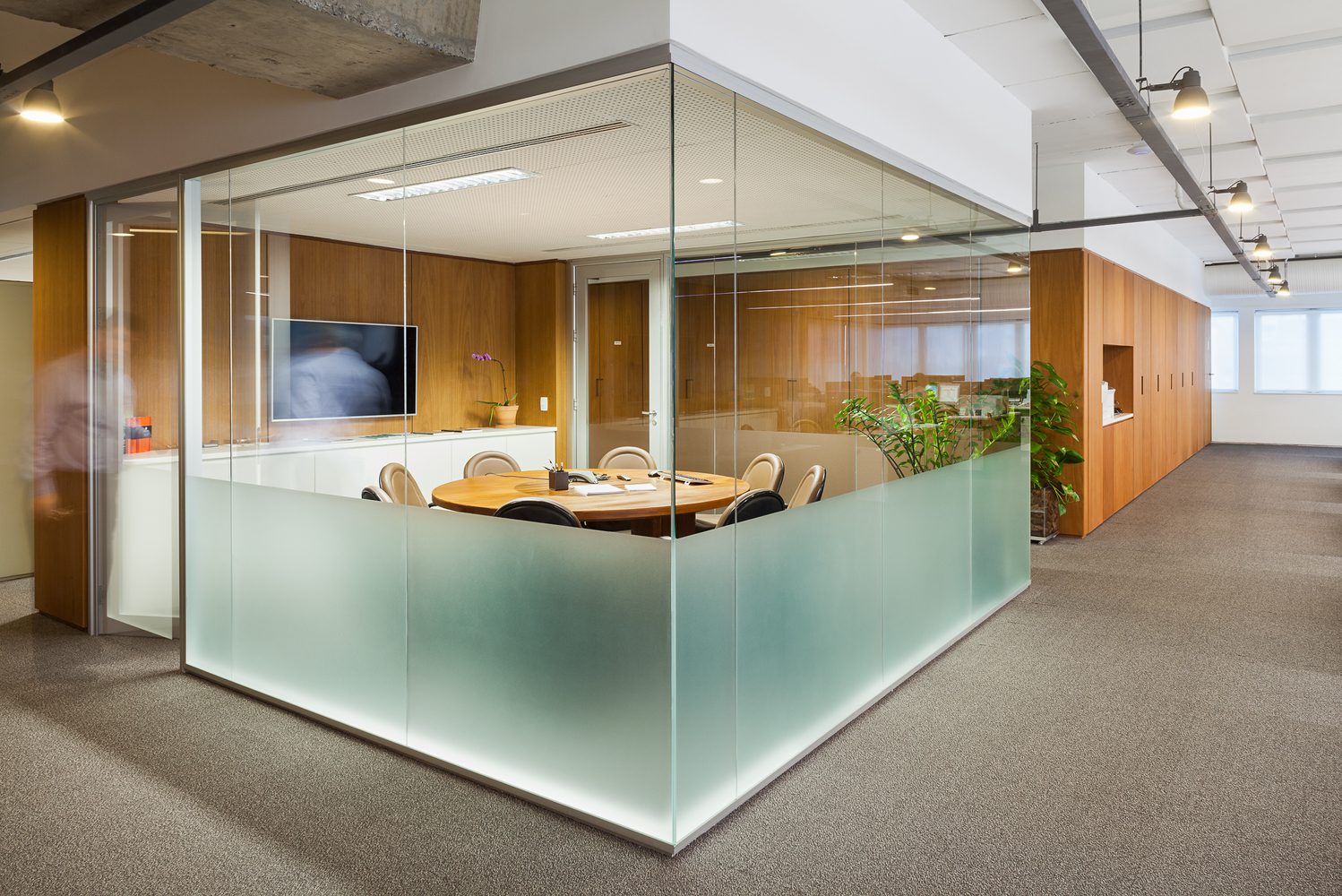 Multinacionais, fornecimento de dados e aplicação da lei brasileira: STJ dispensa cooperação internacional